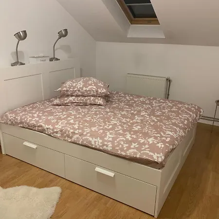 Skylight Loft דירה